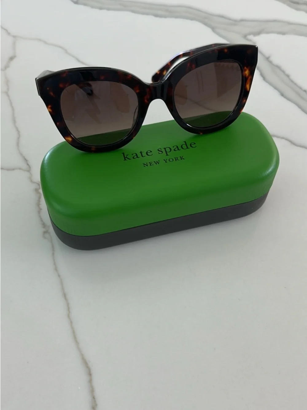 NEW! Classic Tortoiseshell Cat-Eye Sunglasses - Brown